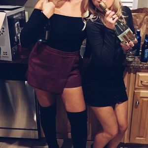 Missguided red faux suede skort! Perfect for holiday outfits. Size 8